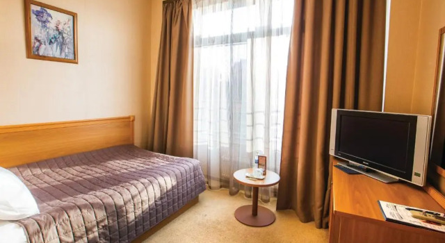 Одноместный номер Standard Готель Дніпро Dnipro Hotel