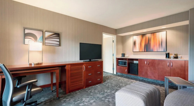 Люкс Courtyard by Marriott Akron Fairlawn
