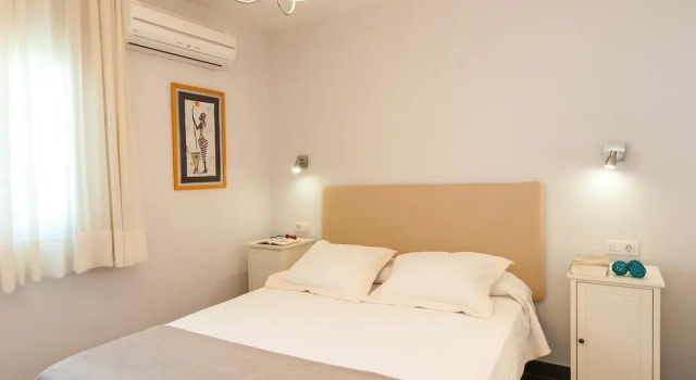 BN04 Central Playa del Ingles by VillaGranCanaria, Забронировать Отель Отели Плайя дель Инглес с бассейном, рядом с Экуменический храм Эль-Сальвадор, Бассейн