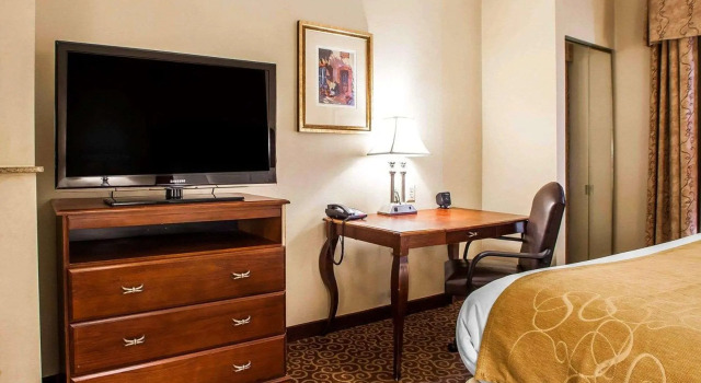 Люкс c 1 комнатой Comfort Suites East Brunswick - South River
