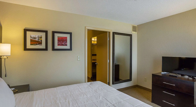Двухместный люкс Clarion Inn & Suites Evansville Eastland Area