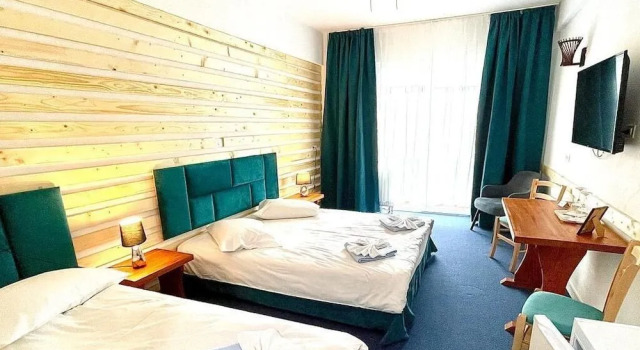 Cabana Sura Getilor Arinis, Rezerwuj Hotel Hotele w Gura Humorului z parkingiem, Parking