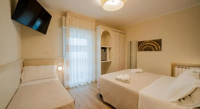 Трёхместный номер Standard с видом на море Hotel Orchidea