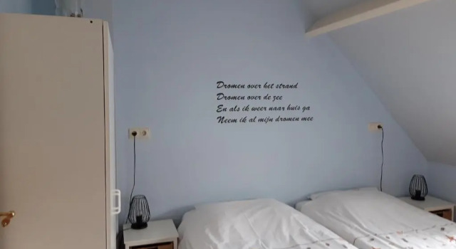Vakantiewoning 100m van het strand met 1 Slaapkamer, Book Hotel Westkapelle 