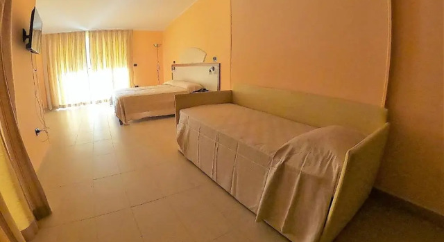 Standard Vierer Zimmer GH Baia di Tempsa Resort