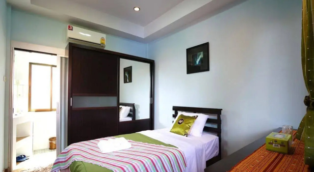 Baitong Homestay, Забронировать Отель Отели Чиангмай с парковкой, рядом с Wat Srisupan, Парковка