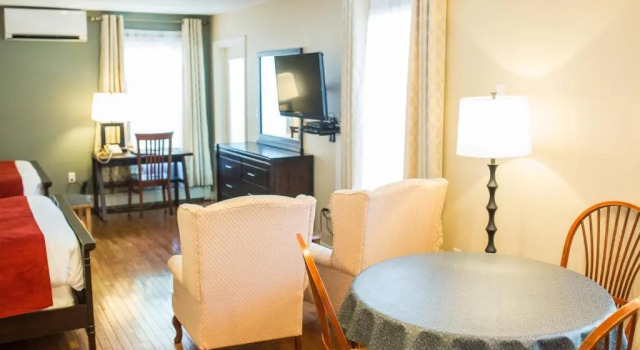 Двухместный люкс с балконом The Harbour House