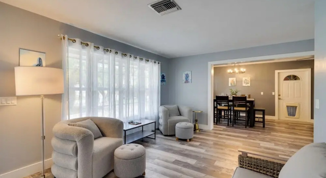 < 1 Mi to Four Freedoms Beach: Canal-front Getaway, Забронировать Дом для отпуска Виллы Кейп-Корал, Вилла