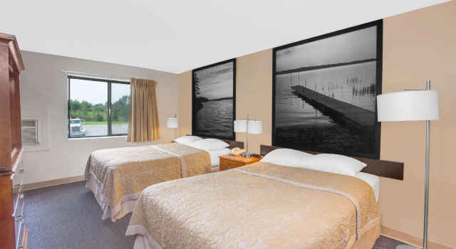 Четырёхместный номер Standard Super 8 by Wyndham Clear Lake
