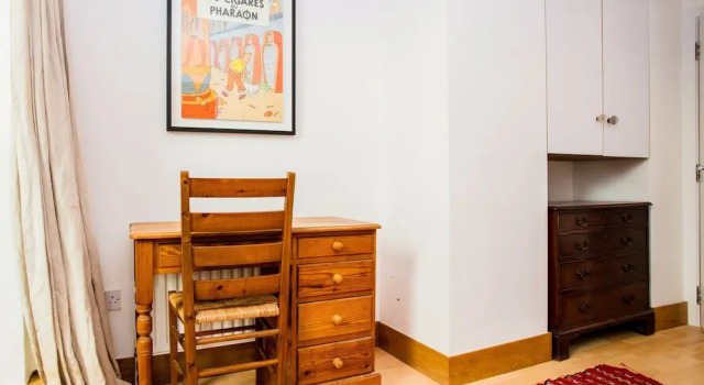 2 Bedroom Apartment with Patio - Sleeps 4, Забронировать Апартаменты/квартира Кенсингтон и Челси Лондон, рядом с Саут Кенсингтон