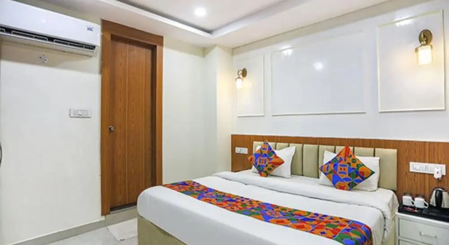 Номер Deluxe Fabhotel Cosmos