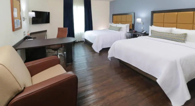 Четырёхместный номер Deluxe Candlewood Suites - Celaya by IHG