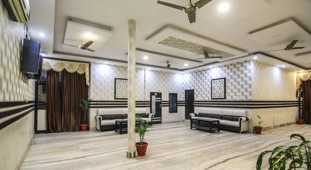 Capital O 12244 Hotel JK Palace, Забронировать Отель Отели Аллахабад с завтраком, Завтраки