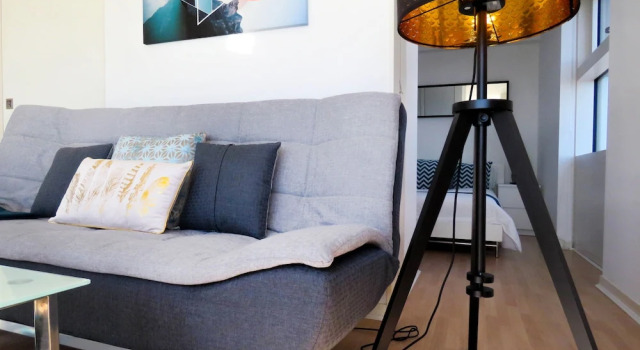 Tudors - The Cube Panorama 1 Bed, Забронировать Отель Отели Бирмингема 4 звезды, рядом с Океанариум «Национальный центр морской жизни», 4*