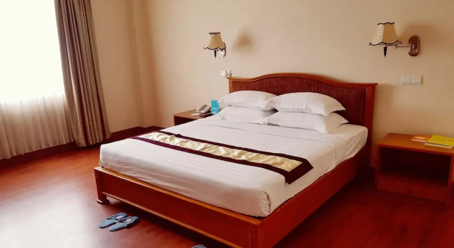 Полулюкс Oattara Thiri Hotel