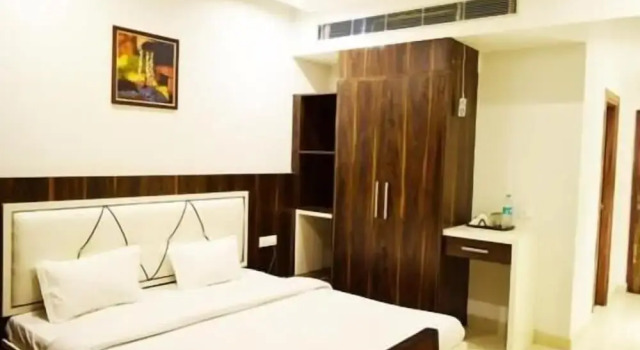 Hotel President Chintpurni