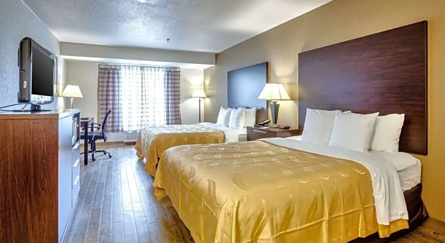 Четырёхместный люкс Quality Inn near Six Flags Discovery Kingdom-Napa Valley