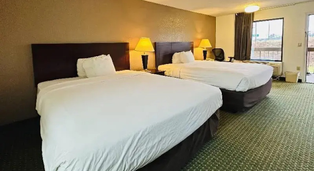 Четырёхместный номер Standard Econo Lodge Kannapolis - Concord