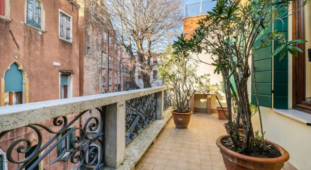 Апартаменты с 3 комнатами с балконом Del Remer Apartment - 5mins from San Marco sq