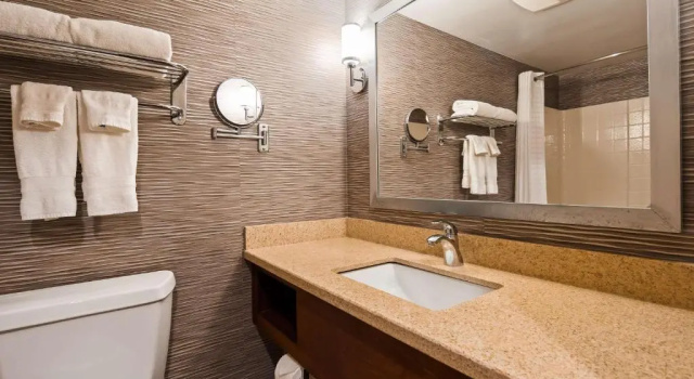 Номер Standard Best Western Plus Rama Inn & Suites