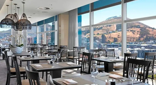 Номер Standard с видом на воду The Westin Cape Town