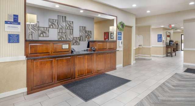 Holiday Inn Express Celina, Rezerwuj Hotel Celina Ohio