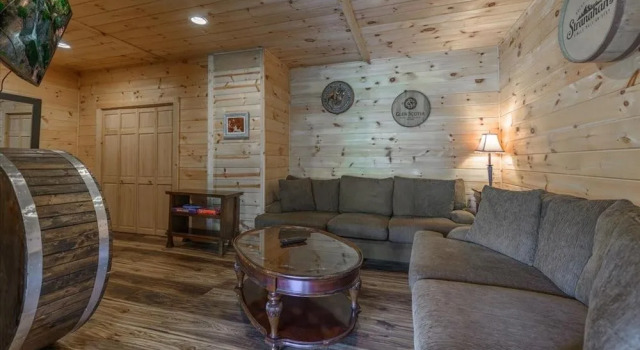 Alessandras - Beautiful Rustic-chic Riverfront Cabin Fireplace pet Friendly, Buchen Sie Ferienhaus Ellijay Georgia