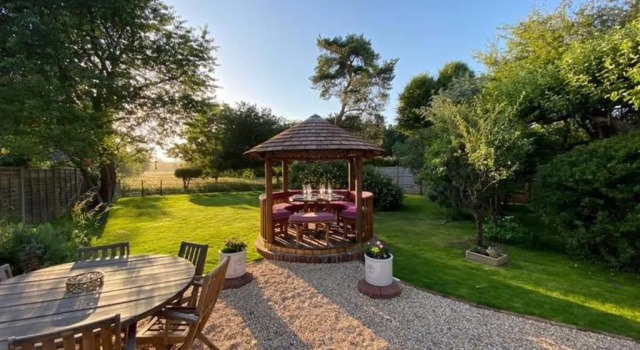 ROSE COTTAGE, Забронировать Дом для отпуска Виллы Исторического графства Суссекса, Вилла