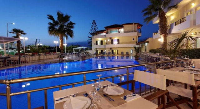 Кровать в общем номере Philoxenia Hotel & SPA