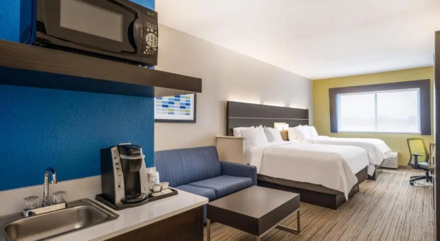 Четырёхместный люкс Holiday Inn Express Hotel & Suites Beaumont Northwest by IHG