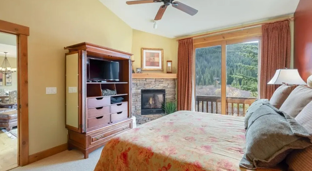 66 Thackwell Lane 4 Bedroom Townhouse by RedAwning