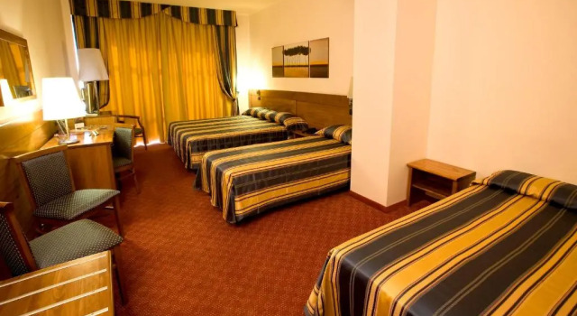 Standard Neljän hengen huone Hotel Master
