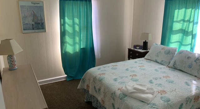 Queen Anne's Revenge At The Beach 3 Bedroom Cottage by RedAwning