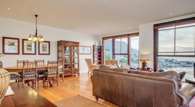 Colonial-style Camps Bay Apartment With Ocean Views and Private Pool Area CBT Lodge, Забронировать Апартаменты/квартира Отели Cape Peninsula с парковкой, Парковка