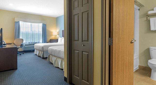 Четырёхместный номер Standard Best Western Plus Liverpool Hotel & Conference Centre
