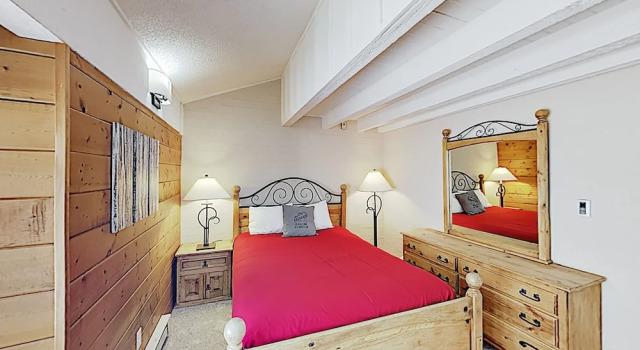 Luxury Rustic Steamboat Ski Condo by RedAwning, Забронировать Отель Отели Стимбот-Спрингса 3 звезды, 3*