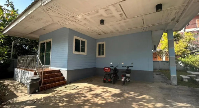 Коттедж Uthaithani Resort