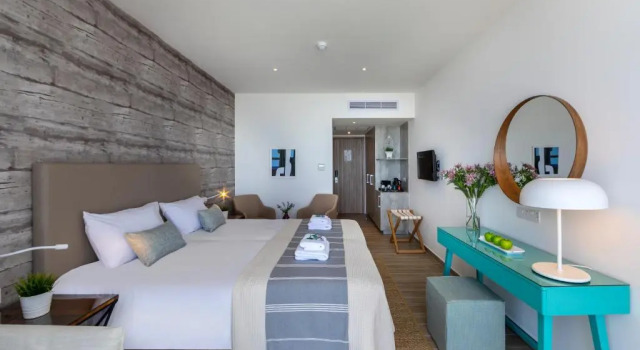 Номер Deluxe с видом на внутреннюю территорию Leonardo Plaza Cypria Maris Beach Hotel & Spa