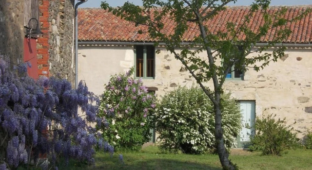 La Gaucherie aux Dames, Book Hotel  