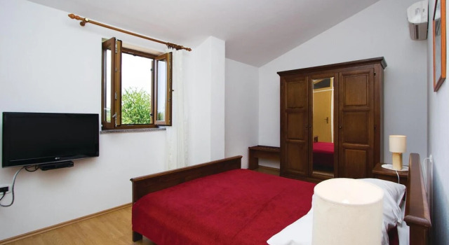 Beautiful Home in Belavici With Wifi and 2 Bedrooms, Rezervovat Hotel Hotely v Hreljići s parkováním, Parkování