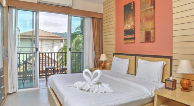 Whispering Palms Suite