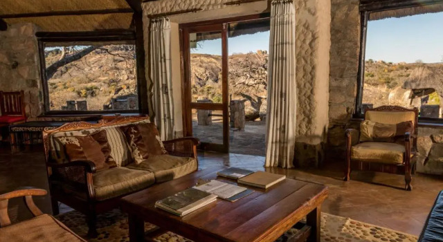 Big Cave Camp - Lodge On The Rocks, Book Hotel Hoteller i Matobo med parkering, Parkering