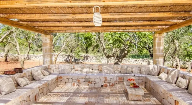 Коттедж Trulli in Itria Valley with Infinity Pool