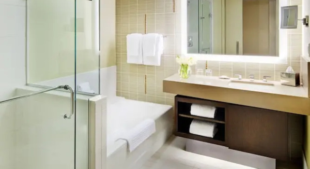 Четырёхместный номер Standard с видом на реку Fairmont Pittsburgh
