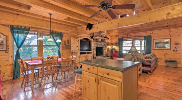 Коттедж Lake Lure Log Cabin w/ Grill, Near Hiking