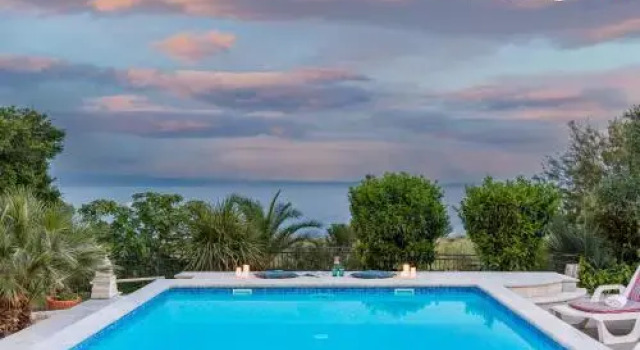 Holiday Home Split, Rezerwuj Hotel Split Split-Dalmatia County, w pobliżu Trstenik Znjan Beach