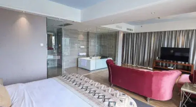 Люкс с балконом и с видом на море Galaxy Bay Hotel