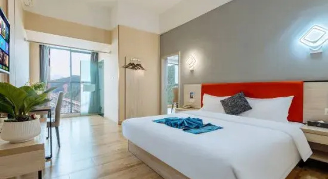 Люкс Deluxe He Yi Plus Hotel (Zhuhai Shiren Wanda Plaza)
