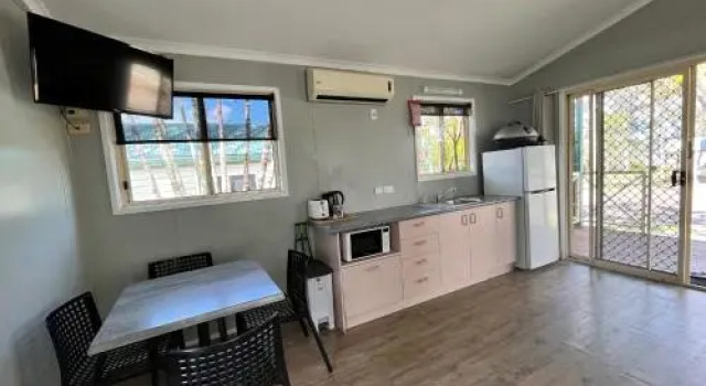 Kingfisher Caravan Park, Prenota Hotel Hotel a Queensland con parcheggio, Parcheggio