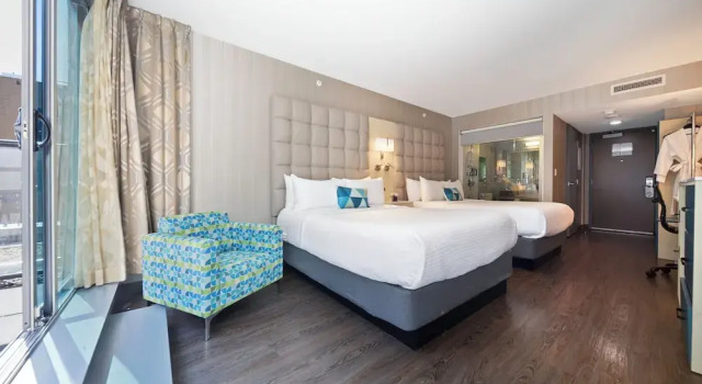 Четырёхместный номер Deluxe с балконом Hotel BLU